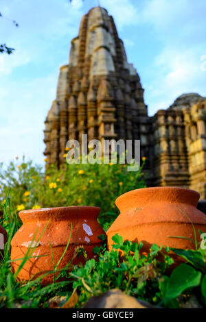 clay pots Duladeo Temple Hindu temple in Khajuraho, Madhya Pradesh, India Stock Photo