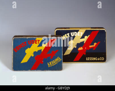 advertising, tobacco, cigarettes, cigarette boxes, 'Lessing Zigaretten', 'Ernst Udet', 1920, 1.9 x 11.8 x 7.6 cm, Additional-Rights-Clearences-Not Available Stock Photo