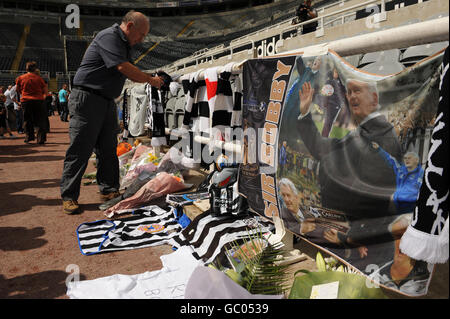 Soccer - Bobby Robson Tributes - St James' Park Stock Photo