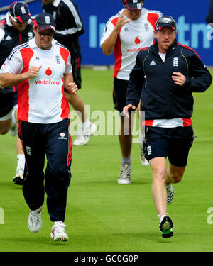 Cricket - The Ashes 2009 - npower Third Test - England v Australia - England Nets - Edgbaston. England's Andrew Strauss (left) and Paul Collingwood during a nets session at Edgbaston, Birmingham. Stock Photo