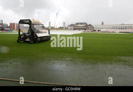 Cricket - Twenty20 Cup - Quarter Final - Lancashire v Somerset - Old Trafford Cricket Ground. Groundstaff work on the pitch at Old Trafford during the Twenty20 Cup Quarter Final match at Old Trafford Cricket Ground, Manchester. Stock Photo