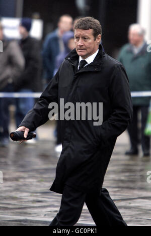 Emlyn Hughes Funeral Stock Photo: 107889183 - Alamy