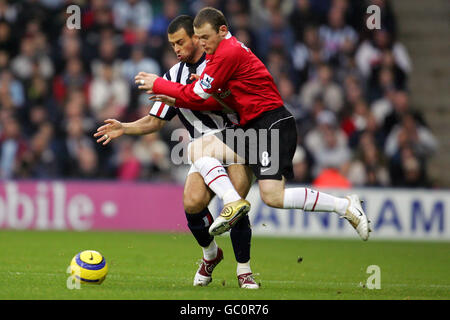 Soccer - FA Barclays Premiership - West Bromwich Albion v Manchester United. West Bromwich Albion's Neil Clement and Manchester United's Wayne Rooney Stock Photo