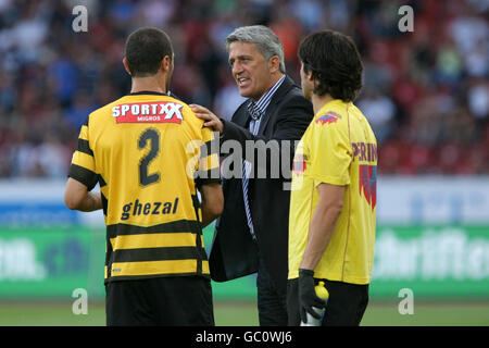 Soccer - Swiss Super League - FC Zurich v Young Boys - Letzigrund Stadium. BSC Young Boys coach Vladimir Petkovic gives advice to Saif Ghezal on the touchline Stock Photo