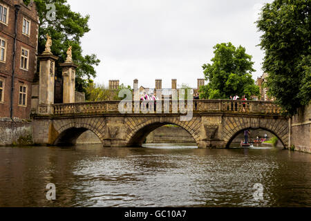 Graduates from St John's College, University of Cambridge, on their graduation day, Cambridge, England, UK Stock Photo