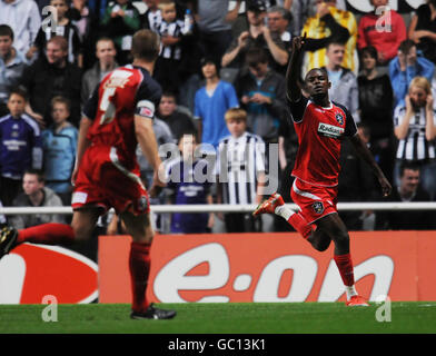 Soccer - Carling Cup - Second Round - Newcastle United v Huddersfield Town - St James Park. Huddersfield Towns Theo Robinson celebrates his side second goal during the Carling Cup Second Round match at St James' Park, Newcastle. Stock Photo