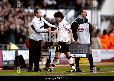 Soccer - Coca-Cola Football League Championship - Derby County v Nottingham Forest. Derby County's Paul Peschisolido is congratulated by his manager George Burley Stock Photo