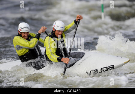 Canoeing - Great Britain Canoe Slalom Team Press Conference - John Dudderidge House - Nottingham. Great Britain's C2 partners Timothy Baillie and Etienne Stott (left) during their morning practice session at Holme Pierrepont, Nottingham. Stock Photo