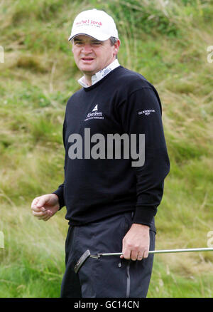 Paul Lawrie on the 7th during the second round of the Johnnie Walker Championships at Gleneagles, Perthshire. Stock Photo