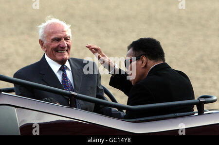 Ali Cooper reunion. Muhammad Ali and Sir Henry Cooper wave to the crowd during day four of The European Show Jumping and Dressage Championships, Windsor. Stock Photo