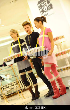 Designer Henry Holland arrives at Selfridges to promote his new House of Holland for Pretty Polly range of tights. Stock Photo