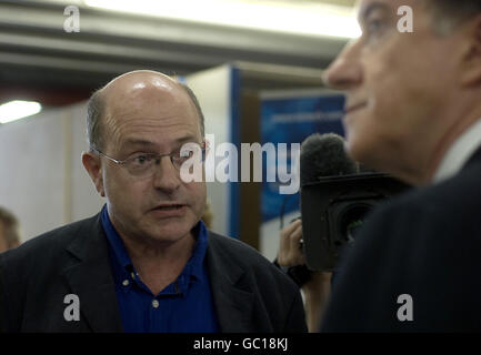 BBC Panorama reporter John Sweeney (left) speaks to Business Secretary Lord Mandelson during a visit to KeTech Systems in Bilborough, Nottingham. Stock Photo