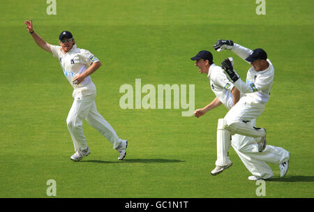 Cricket - Liverpool Victoria County Championship - Division One - Day One - Nottinghamshire v Warwickshire - Trent Bridge Stock Photo