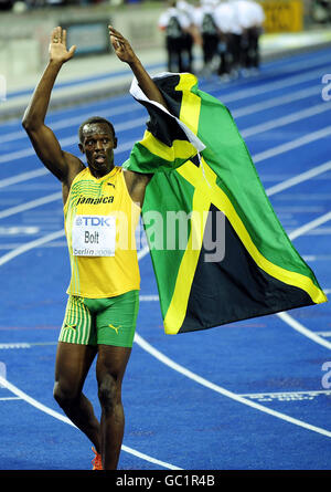 Jamaica's Usain Bolt celebrates winning the men's 100m final in a new world record time of 9.58 seconds during the IAAF World Championships at the Olympiastadion, Berlin. Stock Photo