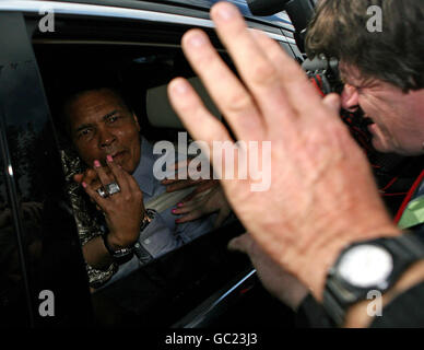 Boxing legend Muhammad Ali is mobbed by fans as he arrived in Co.Clare for a host of events organised in his honour. The former world heavyweight champion was this afternoon made an Honorary Freeman of Ennis at a civic reception in the town. Stock Photo