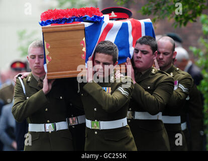 The coffin of Bombardier Craig Hopson, 24, is carried by members of the 40th Regiment Royal Artillery before his funeral service held at All Saints Church, Castleford. Stock Photo