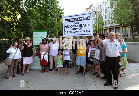 Bruce Kent (right) heads a protest outside the US Embassy in Grosvenor Square, central London in support of the NHS. Stock Photo