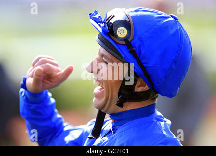 Horse Racing - The Ladbrokes St. Ledger Festival - The DFS Ladies Day - Doncaster Racecourse Stock Photo