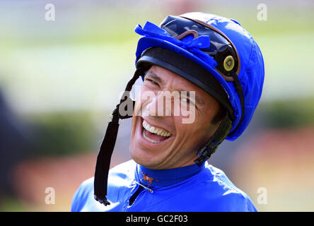 Horse Racing - The Ladbrokes St. Ledger Festival - The DFS Ladies Day - Doncaster Racecourse Stock Photo