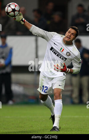 Goalkeeper julio cesar inter milan hi-res stock photography and