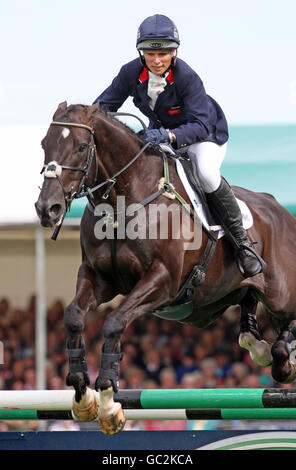 Zara Phillips and Glenbuck, clear the last during day four of the Burghley Horse Trials, Burghley House, Stamford. Stock Photo