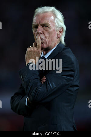 Soccer - FIFA World Cup 2010 - Qualifying Round - Group Three - Poland v Northern Ireland - Slaski Stadium. Poland manager Leo Beenhakker during the World Cup European Qualifying match at the Slaski Stadium, Chorzow, Poland. Stock Photo