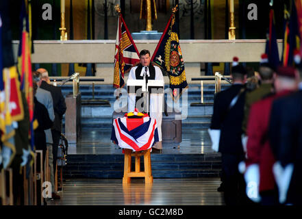 The funeral of Lance Corporal James Fullarton of 2nd Battalion, The Royal Regiment of Fusiliers at Coventry Cathedral. Lance Corporal Fullarton died following an explosion while on patrol near Sangin in Helmand province, Afghanistan on August 16. Stock Photo