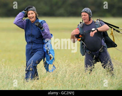 Lisa Snowdon lands with instructor Geoff Wood at Hinton, Northamptonshire, after a parachute jump in aid of Shooting Star Children's Hospice and Capital's Help A London Child charities. Stock Photo