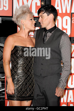 Pink and Carey Hart arrive at the 2009 MTV Video Music Awards, held at the Radio City Music Hall in New York City, NY, USA. Stock Photo