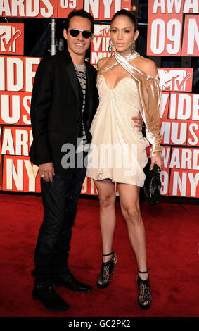 Marc Anthony and Jennifer Lopez arrive at the 2009 MTV Video Music Awards, held at the Radio City Music Hall in New York City, NY, USA. Stock Photo