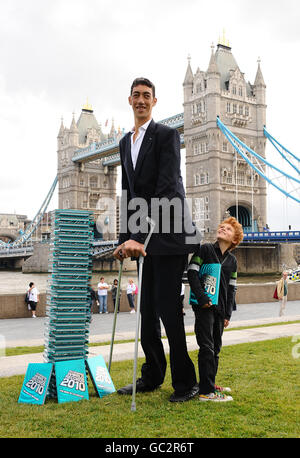 Sultan Kosen, from Turkey, stands next to Josh Henderson, from West Horsley, as he is announced as the Guinness World Records Tallest Man standing at 8ft 1, seen in Potters Field in London. Stock Photo