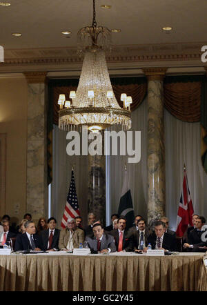 US President Barack Obama meets with Britain's Prime Minister Gordon Brown and Pakistan's President Asif Ali Zardari during the United Nations General Assembly in New York. Stock Photo