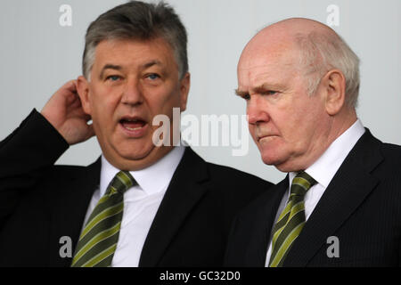 Soccer - Clydesdale Bank Scottish Premier League - St Mirren v Celtic - St Mirren Park. Celtic Chief Executive Peter Lawell (left) and Chairman Dr John Reid Stock Photo