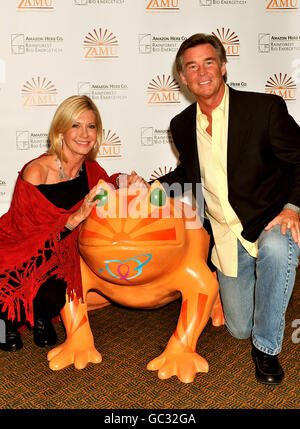 Olivia Newton-John with her husband John Easterling who spoke on behalf of the Amazon Center for Environmental Education and Research (ACEER) to help promote the Princes Rainforest Project and highlight the importance of conserving the Amazon Rainforest. Stock Photo