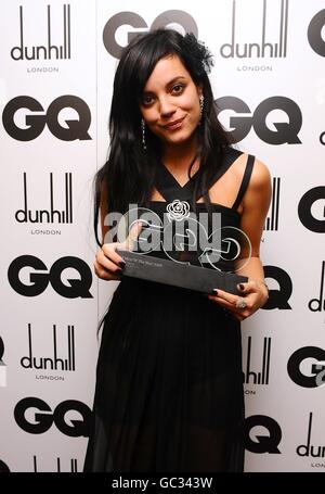 Lily Allen with her Woman of the Year award at the 2009 GQ Men of the Year Awards at the Royal Opera House, Covent Garden. Stock Photo