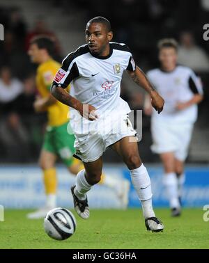 Soccer - Coca Cola Football League One - MK Dons v Norwich City - stadium MK. Jason Puncheon, Milton Keynes Dons Stock Photo