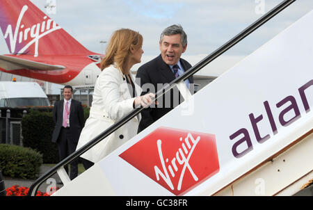 Prime Minister Gordon Brown and wife Sarah board their Virgin Atlantic charter flight at Heathrow, bound for New York, for a week of intensive international summitry. Stock Photo