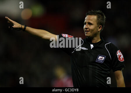 Soccer - Coca-Cola Football League Championship - Nottingham Forest v Scunthorpe United - City Ground. Match referee David Webb Stock Photo