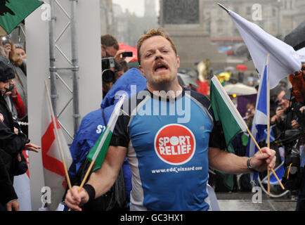 Comedian Eddie Izzard reaches the finish line after completing his 1,100mile run around the UK, in support of Sport Relief. Stock Photo