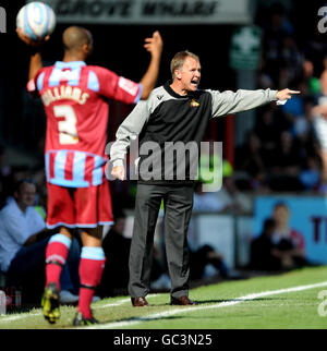 Doncaster Rovers' Manager Sean O'Driscoll on the touch line during the Coca-Cola Championship match at Glanford Park, Scunthorpe. Stock Photo