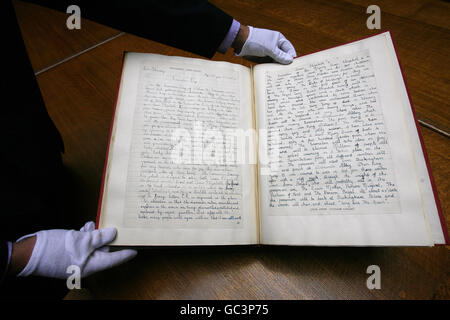 Kevin Roach from Liverpool Central Library with an essay written by Sir Paul McCartney in 1953 to celebrate the Queen's coronation. 26/09/09 Stock Photo