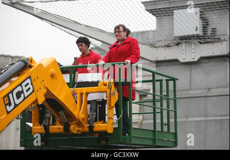 Emma Burns, 30, a medical photographer from Darlington, becomes the final person to leave the fourth plinth as Antony Gormley's One and Other project finished today after 100 days of continuous occupation of the plinth. Stock Photo