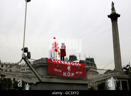 Emma Burns, 30, a medical photographer from Darlington, becomes the final person to occupy the fourth plinth as Antony Gormley's One and Other project finished today after 100 days of continuous occupation of the plinth. Stock Photo