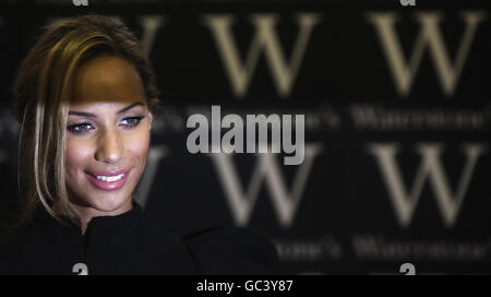 Leona Lewis sighted arriving at Waterstones Picadilly on October 14,  News Photo - Getty Images