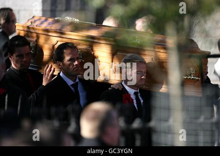 The coffin is brought out of the church by Ronan Keating, Mikey Graham, Keith Duffy and Shane Lynch at the funeral of Stephen Gately at St Laurence O'Toole Church, Sevilla Place, Dublin Stock Photo