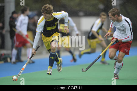 Hockey - Slazenger English Hockey League - Beeston v Bowdon - Highfields - Nottingham. Beeston's Chris Seddon (left) is watched by Bowdon's James Hughes Stock Photo