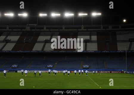 Soccer - Chelsea Press Conference and Training - Vicente Calderon Stadium Stock Photo