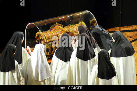Visiting nuns venerate the relics of St Therese of Lisieux inside Westminster Cathedral, where they are on display during a three-day visit to the church starting this evening. Stock Photo