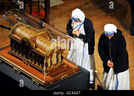 Visiting nuns venerate the relics of St Therese of Lisieux inside Westminster Cathedral, where they are on display during a three-day visit to the church starting this evening. Stock Photo