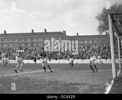 Soccer - League Division Three - Queen Park Rangers (QPR) v Barnsley - Loftus Road - London - 1960 Stock Photo